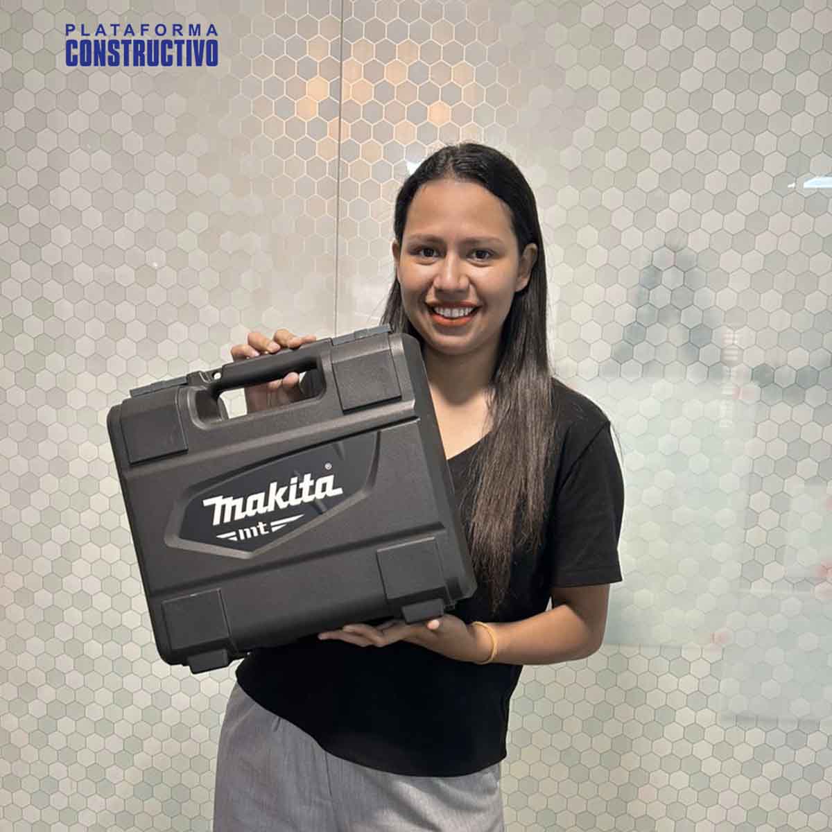 Sorteo del Rotomartillo 1/2" 710W Makita MT M8100KB