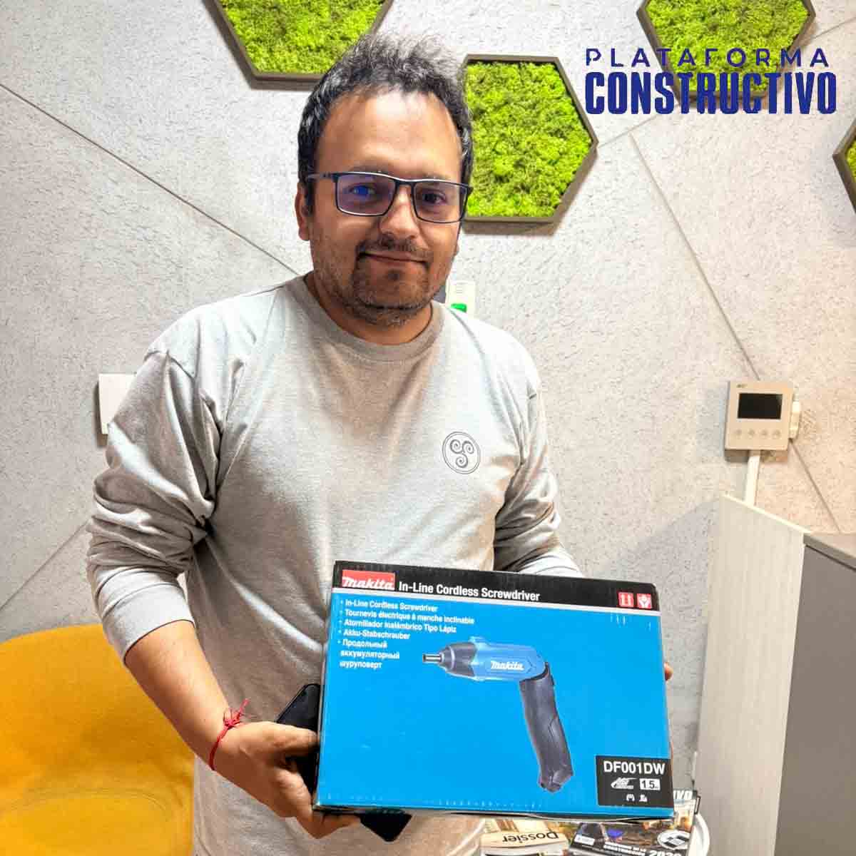 Sorteo del atornillador inalámbrico Makita df001dw